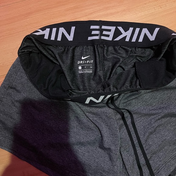 Nike Women's Dark Gray Athletic Shorts - Picture 4 of 6